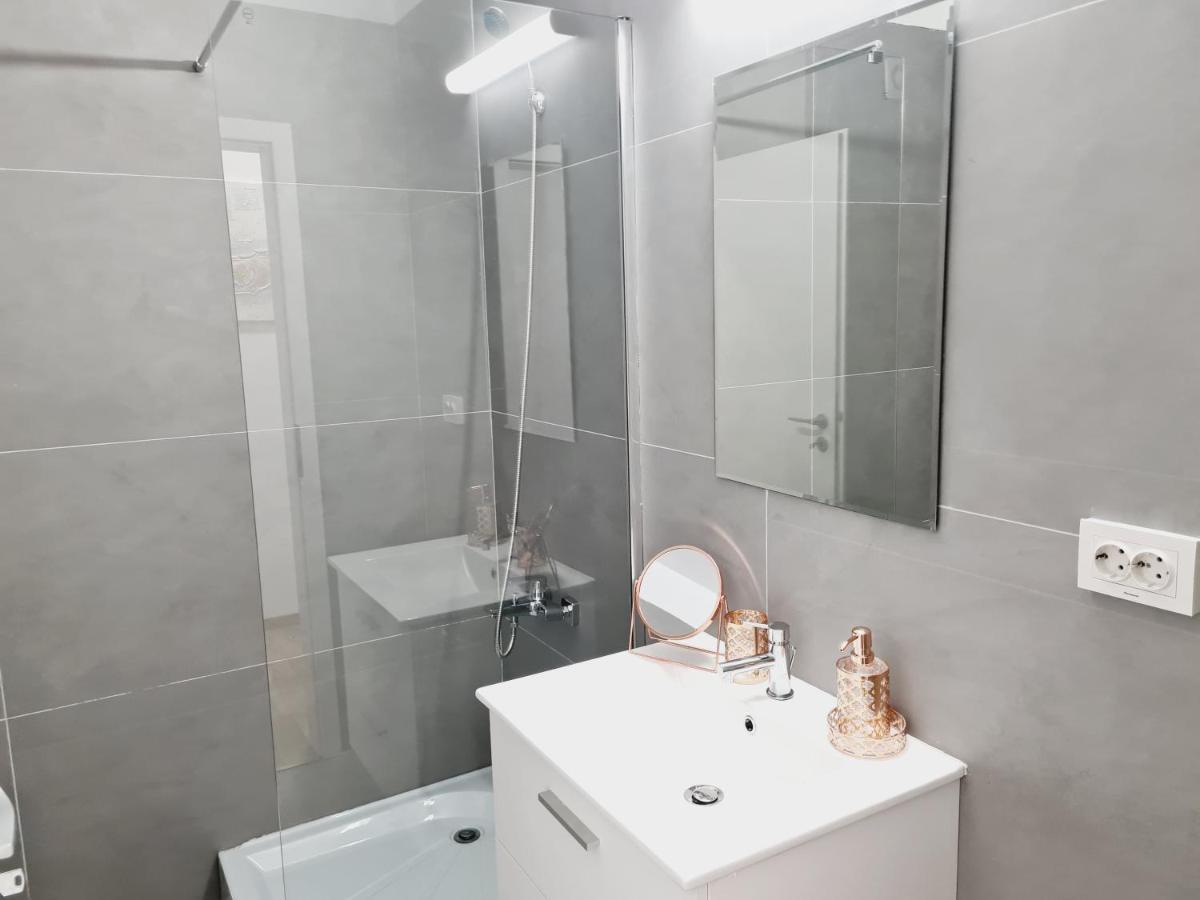 Lovely Ultracentral Apartment With Parking Cluj-Napoca Buitenkant foto